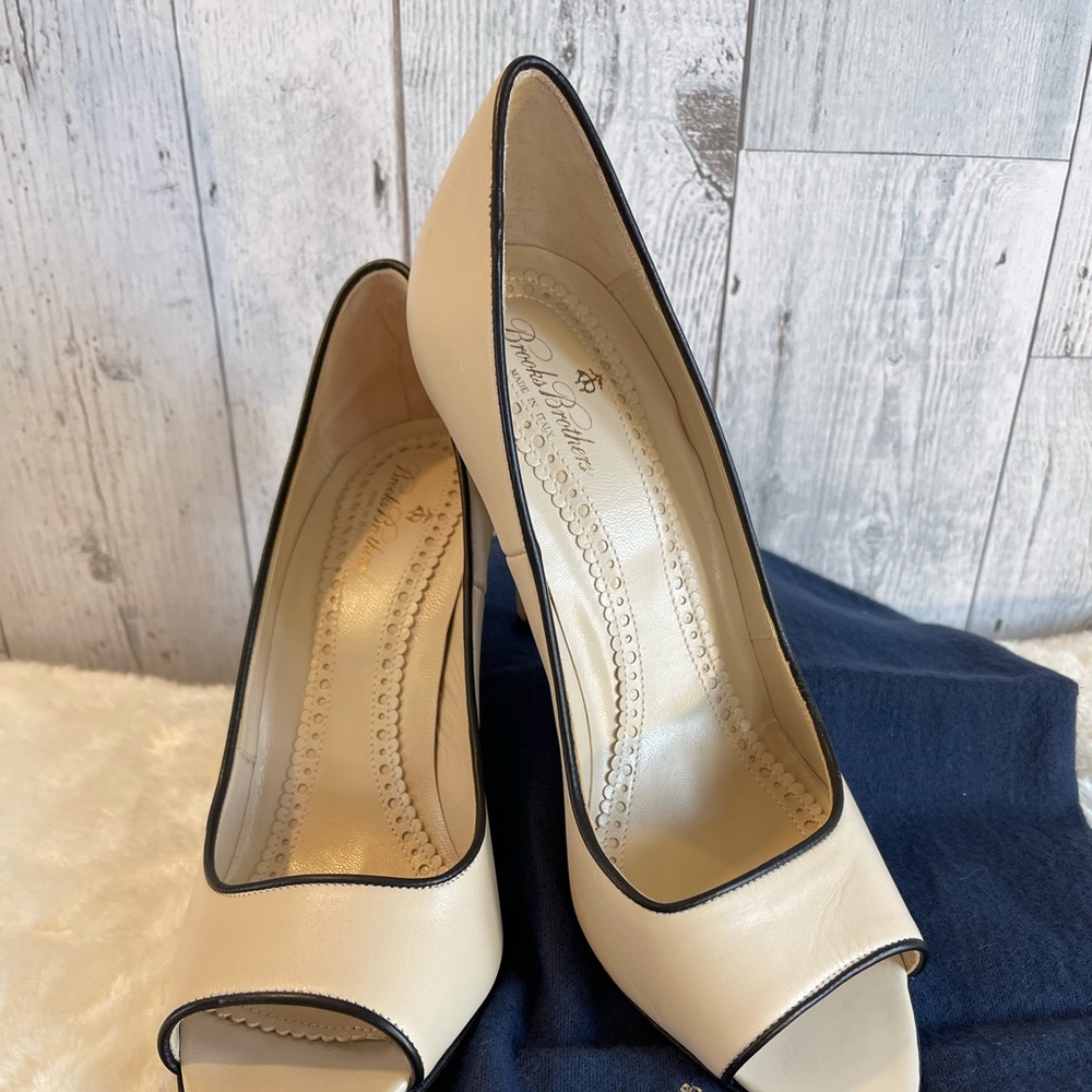 Brooks Brothers size 8 cream color peep toe,   4“ heels. NWOT